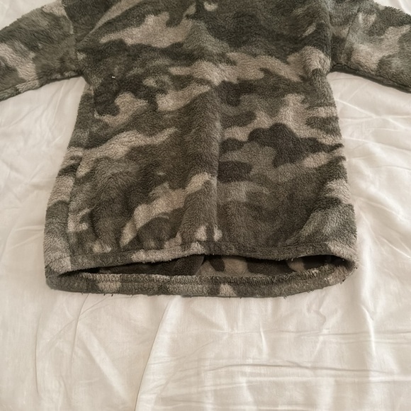 {Old Navy} sweatshirt - Picture 4 of 6